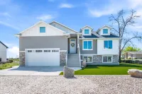 Private Outdoor Hot Tub, Pool Table, Sleeps 16, Gas Fireplaces, Outdoor Patio