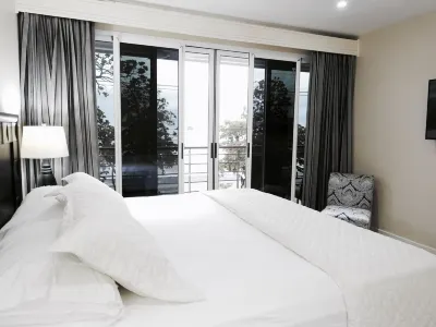 The Elephant Castle: Beach front Penthouse