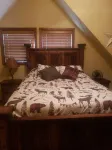 Cozy peaceful cabin with games, massage chair and fire pit! Bring your kayaks!!