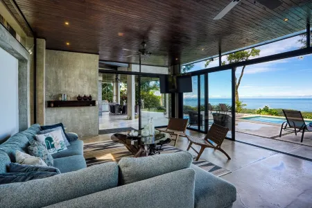 Luxe Coastal Home, Clear 180º Ocean Views, Concierge, Fiber Optic Internet