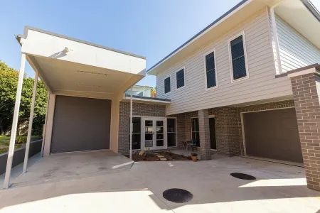 Pantowora Beach Gem. Close to the beach and shops.