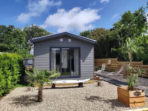 Luxury chalet "Strandperle, "on a 5 star site, by the sea Hotels in Petten