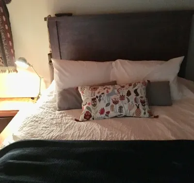 Trendy Capitol Hill, gorgeous modern loft. Private host. 스티븐스 호텔