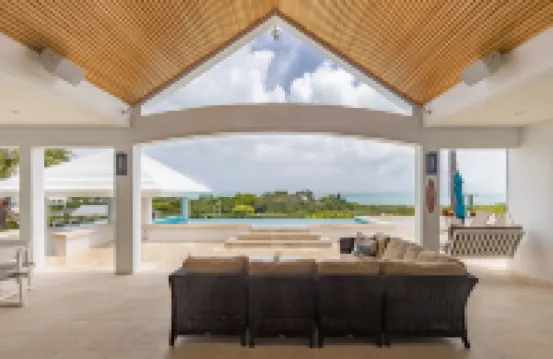 Beautiful OCEAN FRONT, POOL Villa walk or drive to GRACE BAY BEACH Turtle Ridge