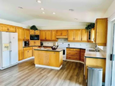 StoneRidge vineyard, view + pool