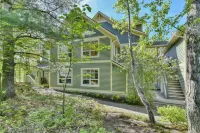 Enchanting condo overlooking Lac du Mont-Tremblant CITQ # 311589 โรงแรมใน