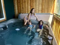 Spacious Ski-in Ski-out / Golf condo ..ski down to the lift
