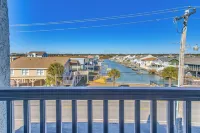 Walk to Ocean: North Myrtle Beach Condo w/ Pool - parking