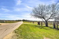 Spacious Texas Getaway w/ Fire Pit & Pond! - 3-Star