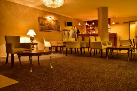 Gurkent Hotel Отели рядом с достопримечательностью «Кизилэйская площадь»