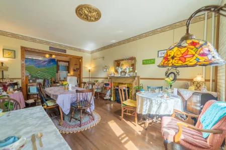 The Maid's Quarters Bed Breakfast & Tearoom