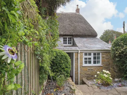 Dormouse Cottage Hotels in Bridport