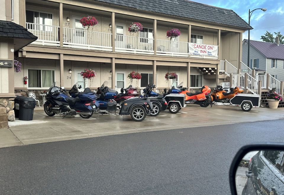 카누 온 인 로비