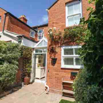 Leo's Place Hotel Exterior