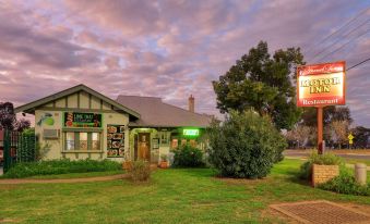 Forest Lodge Motor Inn & Restaurant