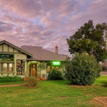 Forest Lodge Motor Inn & Restaurant