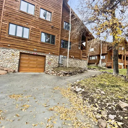 Timberwolf Lodge 6 2 Bedroom Cabin by RedAwning