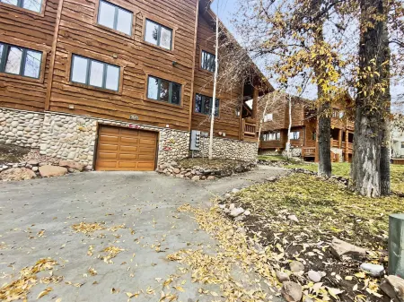 Timberwolf Lodge 6 2 Bedroom Cabin by RedAwning