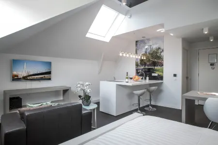 Maurits Apartments & Suites Отели рядом с достопримечательностью «KPN Telecom Building / Toren op Zuid»