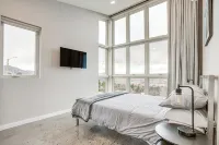 Walk to Trail: 'lookout Landing' Newly Built Home! Hotels near Mount Goliath Natural Area