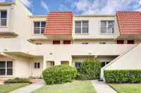 St Augustine Poolside Oasis w/ Private Patio! - Lejligheder