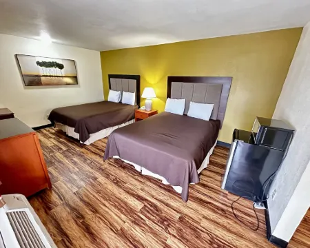 Regency Inn Iola Hotels in Iola