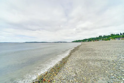 2 บล็อกไปยัง บีชพาร์ค: ทาวน์โฮมอบอุ่น ใน ซีแอตเทิล