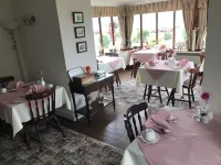 Dunvegan House Guest House - parking