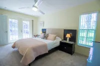 Four Bedroom Comfort  4668 Home by RedAwning - Balkoner