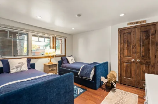 718 S. Mill St. Fasching Haus #4 3 卧室公寓 by RedAwning