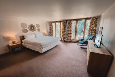 Decatur 1804 by SummitCove Lodging Hotels in Lakeside Village