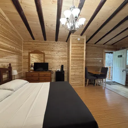 Auberge Alpine Inn