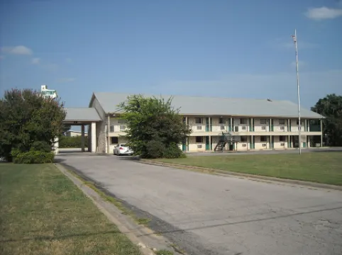 Bastrop Inn