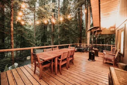 98sl - Hot Tub - BBQ - Pets Ok - Wifi - Sleeps 6 2 Bedroom Home by RedAwning