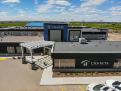 Canalta Hanna Hotels in Hanna