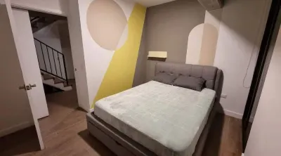 Cozy penthouse with a hot tub and an amazing view. 15 minutes from the airport.