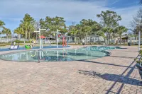 Walk to Ocean: Surfside Beach Home w/ Pool Access - Pool