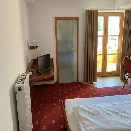 Hotel Erlenbacher Hof Отели рядом с достопримечательностью «Харнхайм»