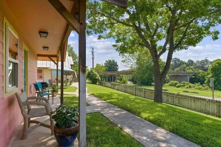 Blanco Riverside Cottages