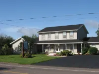 Driftwood Heights Bed & Breakfast - bars