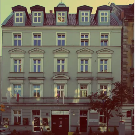 Explorer B&B Old Town Rooms & Apartment #Don't be a Tourist, be an Explorer! Отели рядом с достопримечательностью «Нове-Място»
