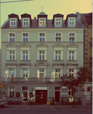 Explorer B&B Old Town Rooms & Apartment #Don't be a Tourist, be an Explorer!  호텔