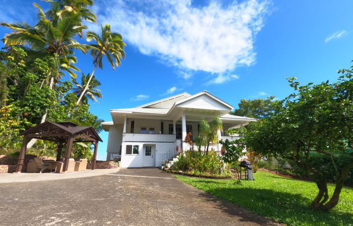 Hilo Bay Oceanfront Bed and Breakfast