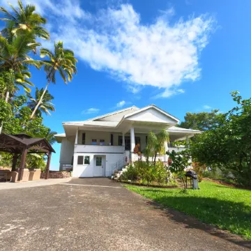 Hilo Bay Oceanfront Bed and Breakfast