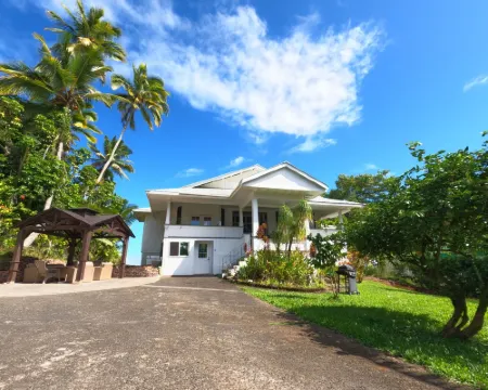 ヒロ ベイ オーシャンフロント B&B ヒロのホテル