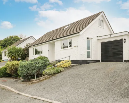 Ty Gilbert Hotels in Llanfair-Mathafarn-Eithaf