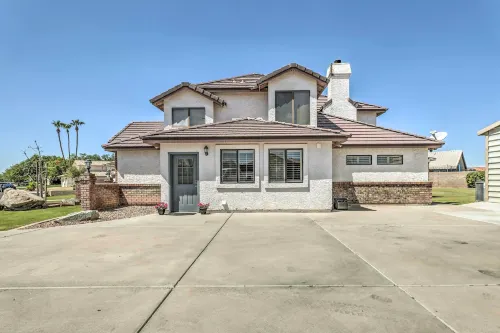 2 Mi to Dtwn Gilbert! Snowbird Escape w/ Pool -  Privatzimmer