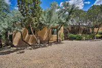 Modern Condo w/ Santa Fe Charm 1 Mi to Plaza - Condos