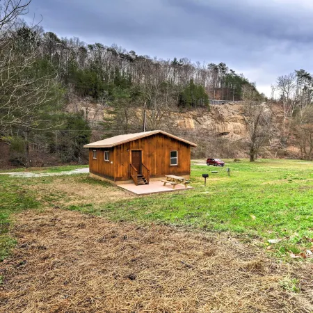 Cozy Creekside Cabin ~ 24 Mi to Red River!