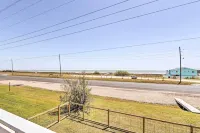 Gulf Coast Views! Coastal Winter Gem in Galveston - Country Houses